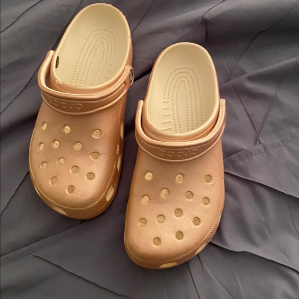 loved crocs rose gold women’s size 11